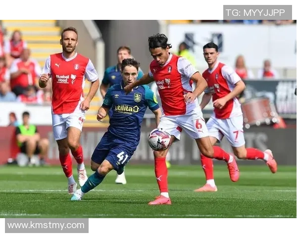 伯明翰与威科姆激战正酣比分揭晓引发球迷热议 伯明翰与威科姆激战正酣比分揭晓引发球迷热议